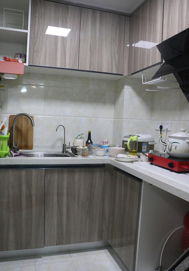 新家装修完毕，朋友都说卫生间的洞洞挖的好，餐厅装修也有特色！