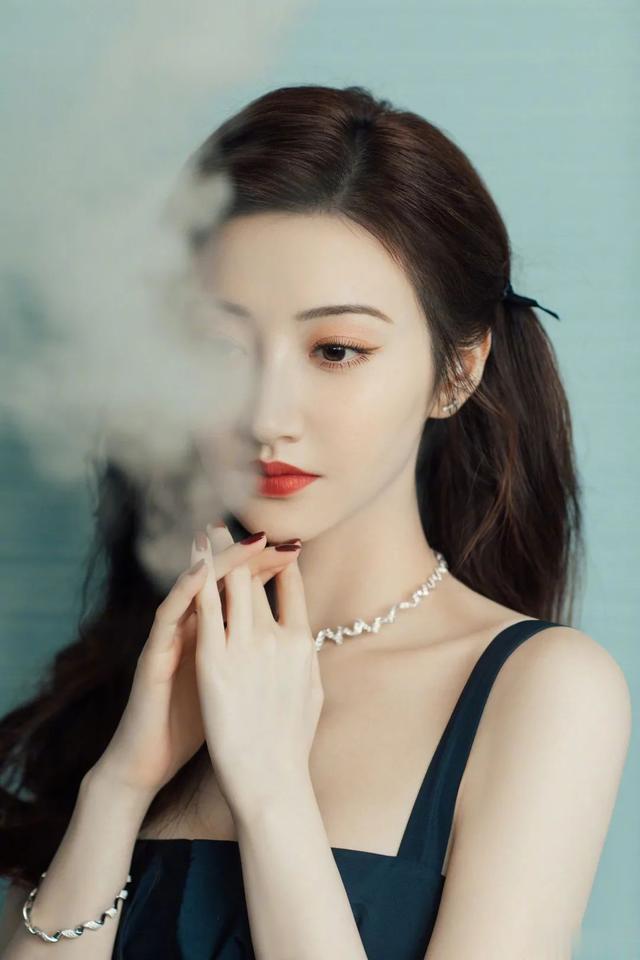 景甜 凭什么景甜就是“合照杀手”？因为第一眼美女都有0感底妆