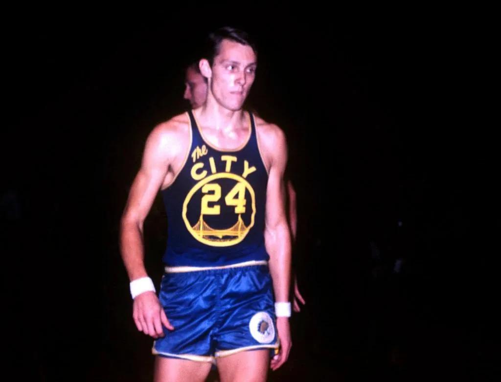 張伯倫|美媒列出了聯(lián)盟歷史上50個(gè)單月場(chǎng)均得分最高的完整列表，現(xiàn)役三人