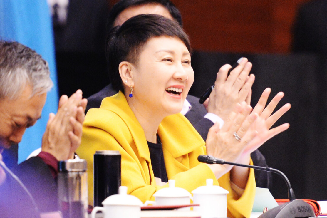 短发 张凯丽的“不等式短发”告诉我们,留对发型太重要,不装嫩显年轻