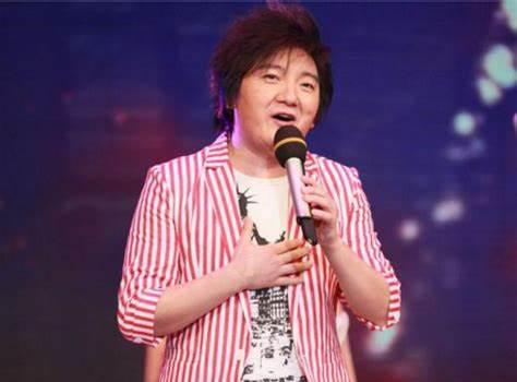 杨臣刚|“专一”的杨臣刚：红了不忘本，娶相恋8年网友，低调到无人问津