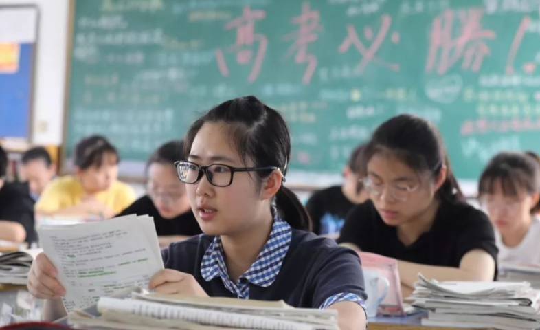 考试|高三学生会经历的四个阶段，家长提前做好准备，帮助学生平稳度过