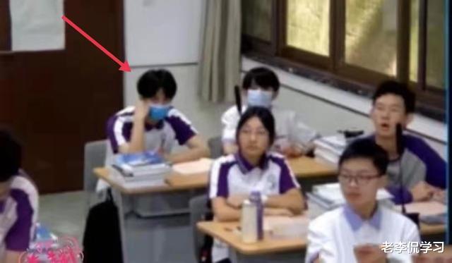老李侃学习|刘耀文现身重点高中，穿校服在班内上课被举报，官方回应未被录取