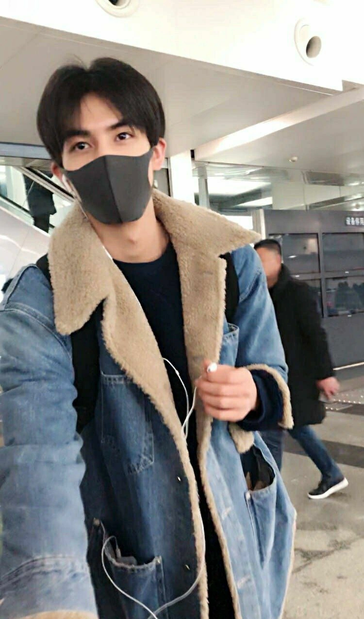 |明星现实生活中真的那么好看吗？