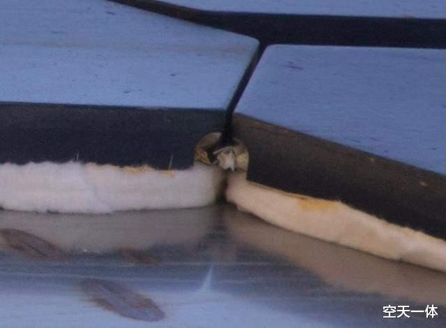 伊隆·马斯克 星舰黑化，不锈钢火箭身穿铠甲，打“发泡胶”贴隔热瓦，靠谱吗？