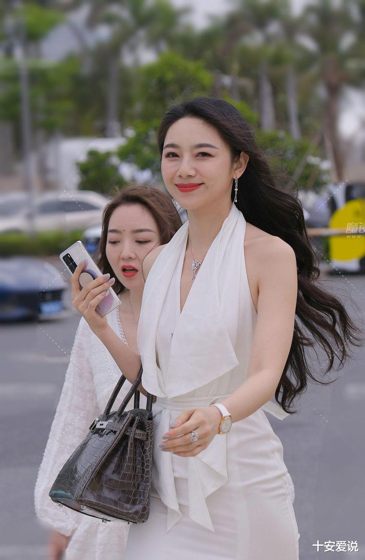 十安爱说|连衣裙可以增强轻盈感,更加时尚减龄一些,简约而不失魅力