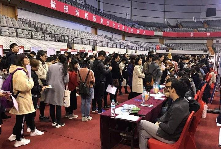 求职|“双非”本科毕业生求职遇阻，是留在大城市，还是回家乡考编就业