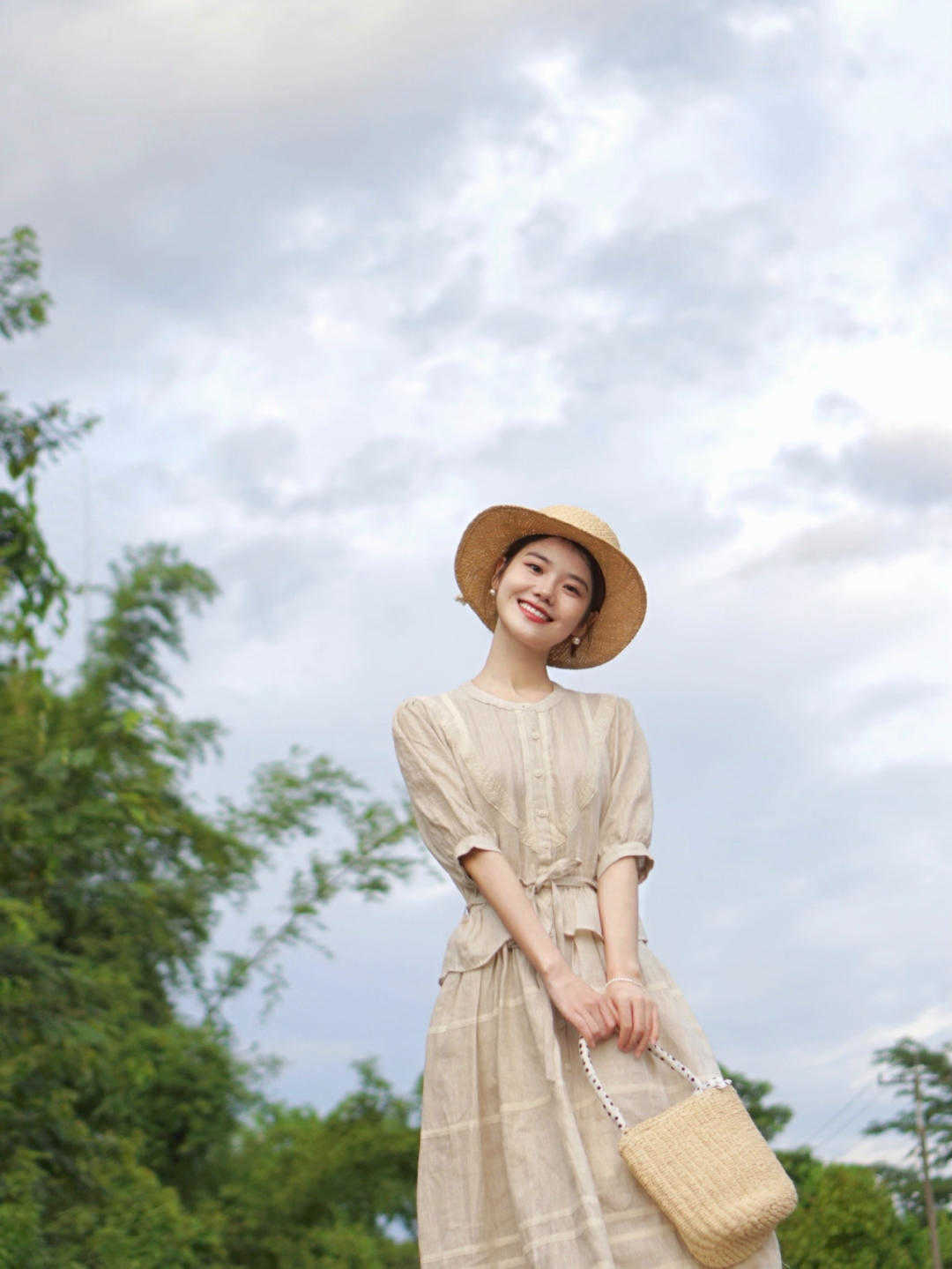 鱼司辰|158cm女孩子却穿出高级感,衬衫搭配半身裙显高显瘦,还精致时髦