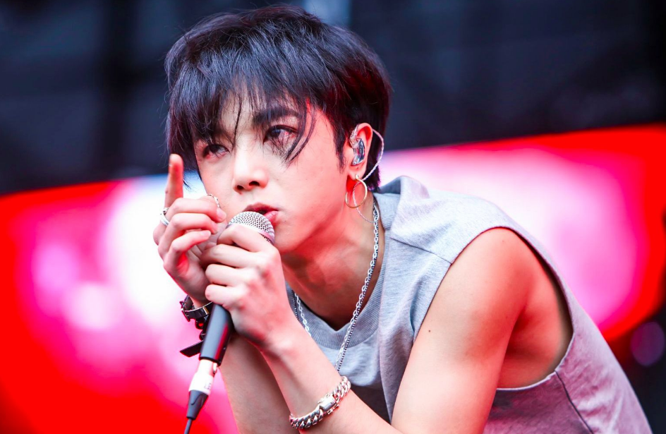 蓝洁瑛|华晨宇演唱会翻车，破音假唱还“割粉丝韭菜”，难道这就是艺术？