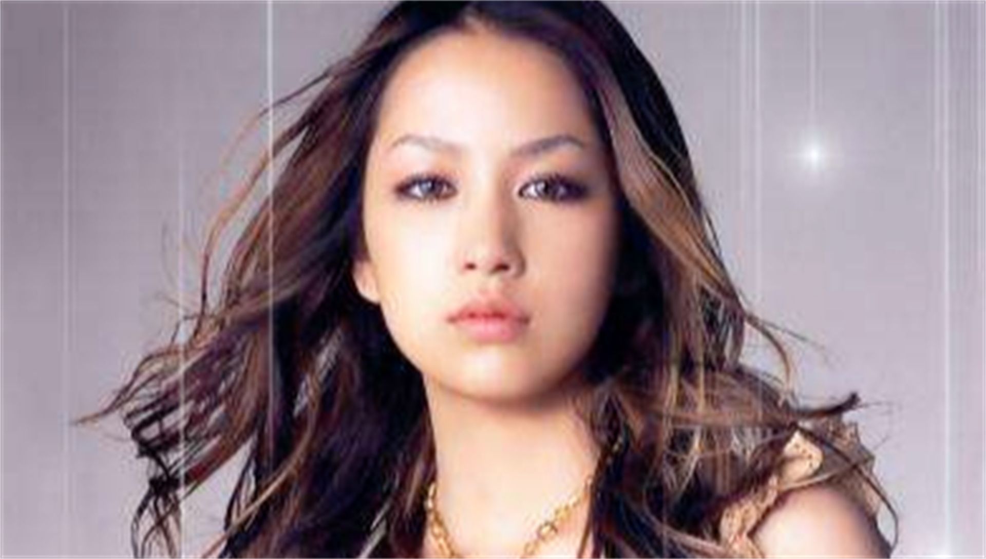 李靓蕾|“偏执歌后”中岛美嘉:凭一首歌拉低日本自杀率,失聪仍坚持歌唱