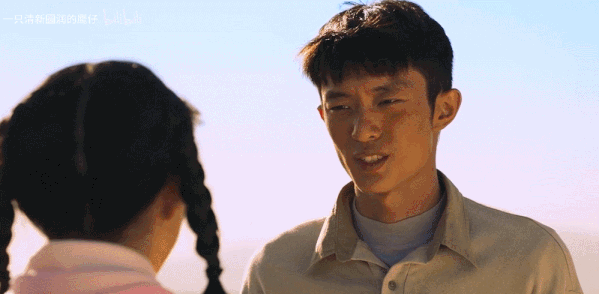 白宇|182cm易烊千玺“亲弟弟”，秀腹肌照爆上热搜：这身材太犯规了吧！