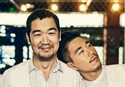 张国立|一家三口吃完午饭，邓婕悄悄把张国立拉到里屋突然抱住他：我怀孕了