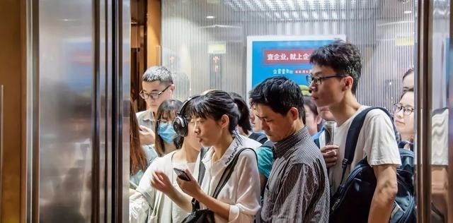 混凝土|100多层高的大楼，承重柱为啥不会被压垮？它能够承受多少压力？
