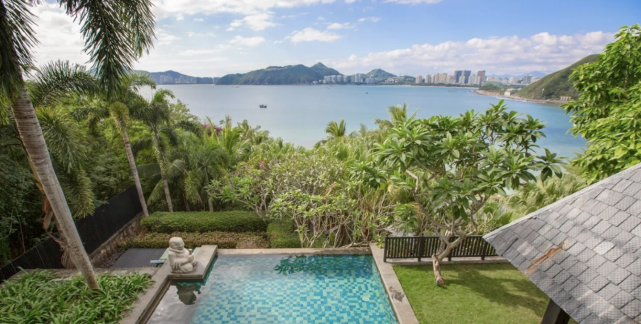 孙俪|邓超孙俪一家四口游玩被偶遇,等等又高又瘦,小花妹妹站姿霸气