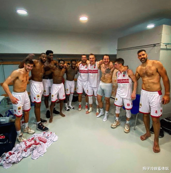 斯科拉|还记得斯科拉吗?41岁仍不想退役 场均19+7胡须花白腹肌还块块分明