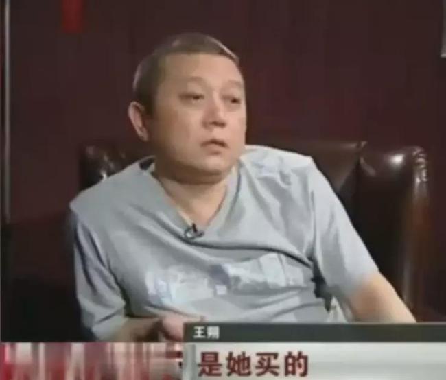 蜗牛研究僧 与成龙激吻全程被拍，情史复杂，但她是高端玩家！