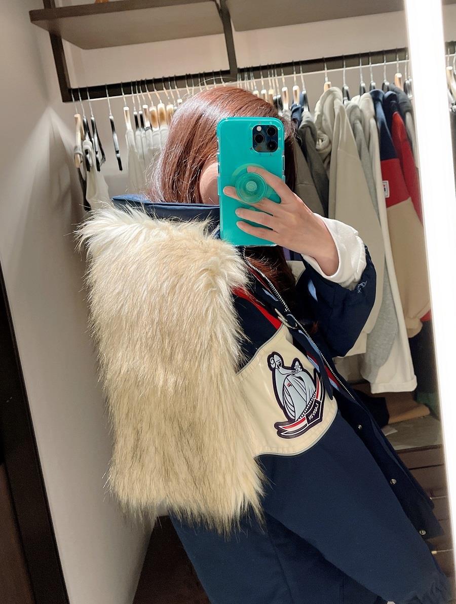 张小斐|张小斐晒冬天保暖长毛披肩,网友怀疑是真皮草,及时发出提醒