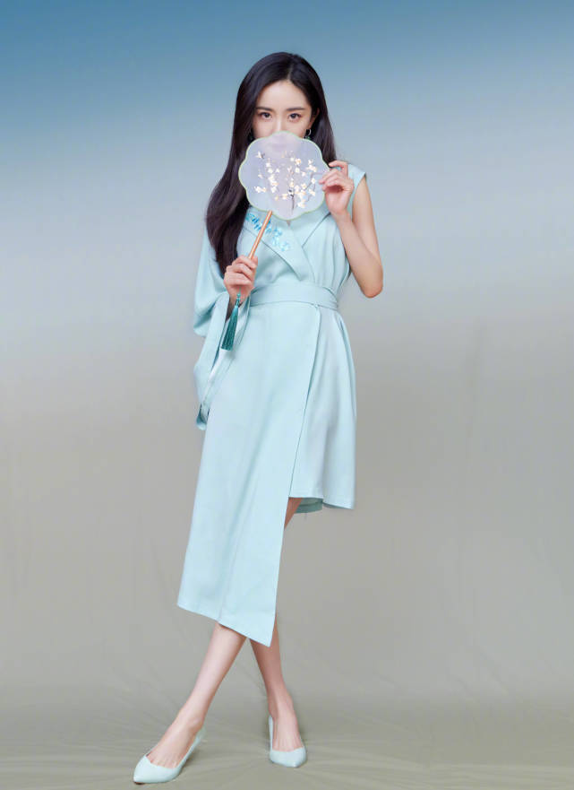 杨幂|杨幂天青色国风裙清新淡雅更显美丽