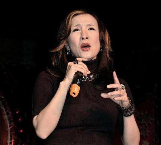 郑绪岚|她早就不是中国国籍了？屡次登上春晚走红，嫁给洋老公遭嫌弃离婚