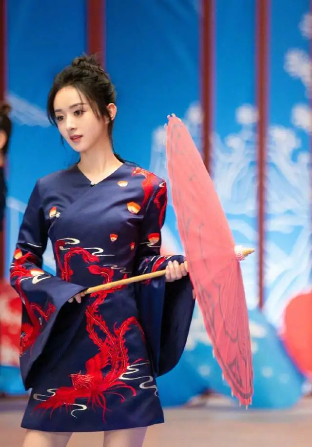 时尚风行派|中国风元素太百搭了！价值11万的和服绣满牡丹长城，黑色底面超美