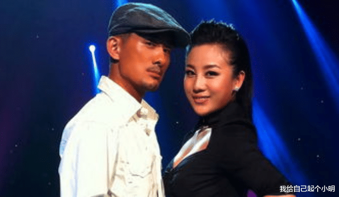 |他假装农民一夜成名，娶了个美女歌手做老婆，如今落魄成这样