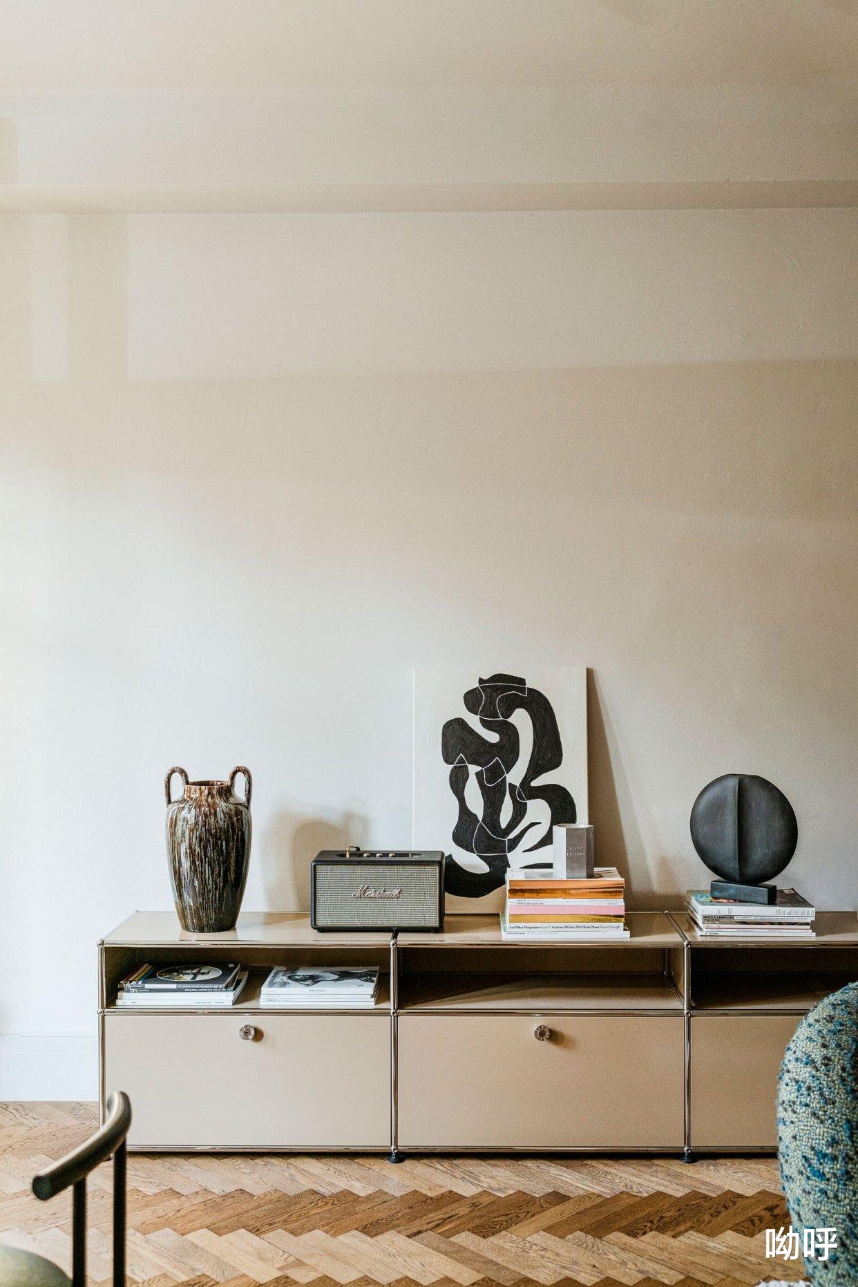 PARADOWSKI STUDIO丨华沙现代艺术风公寓