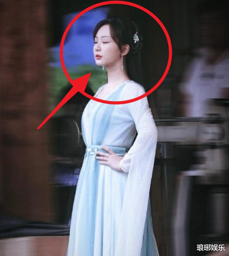 杨紫|同一款青衣造型，79斤的赵露思遇上杨紫，差距原来都在体重上