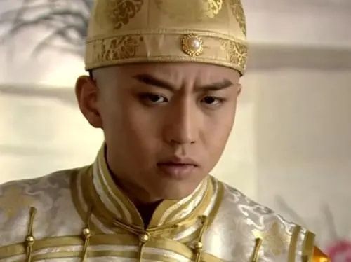 薛之谦|5位没“偶像包袱”的明星，邓超竟去路边贴膜，雷佳音是各种自黑