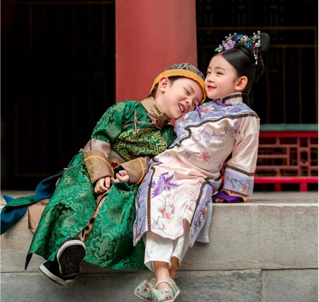 写真|萌娃拍宫廷风写真,完美展现“两小无猜”,网友:心都化了