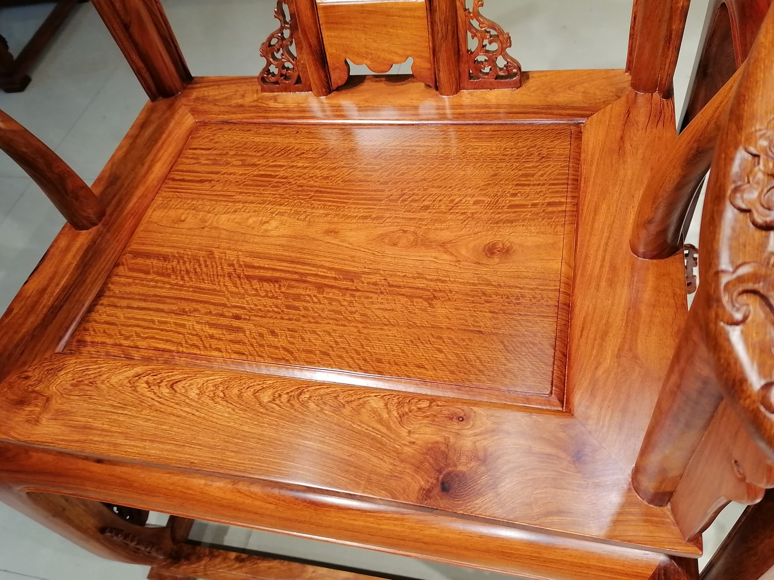 留一半醉 国标红木中缅甸花梨属于什么档次？