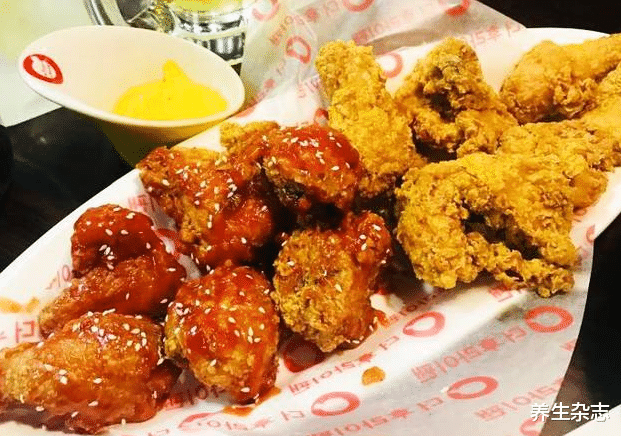 鸡蛋|每天一颗鸡蛋，28岁男子患上胃癌，医生：“1种鸡蛋”比酒伤胃，别再吃