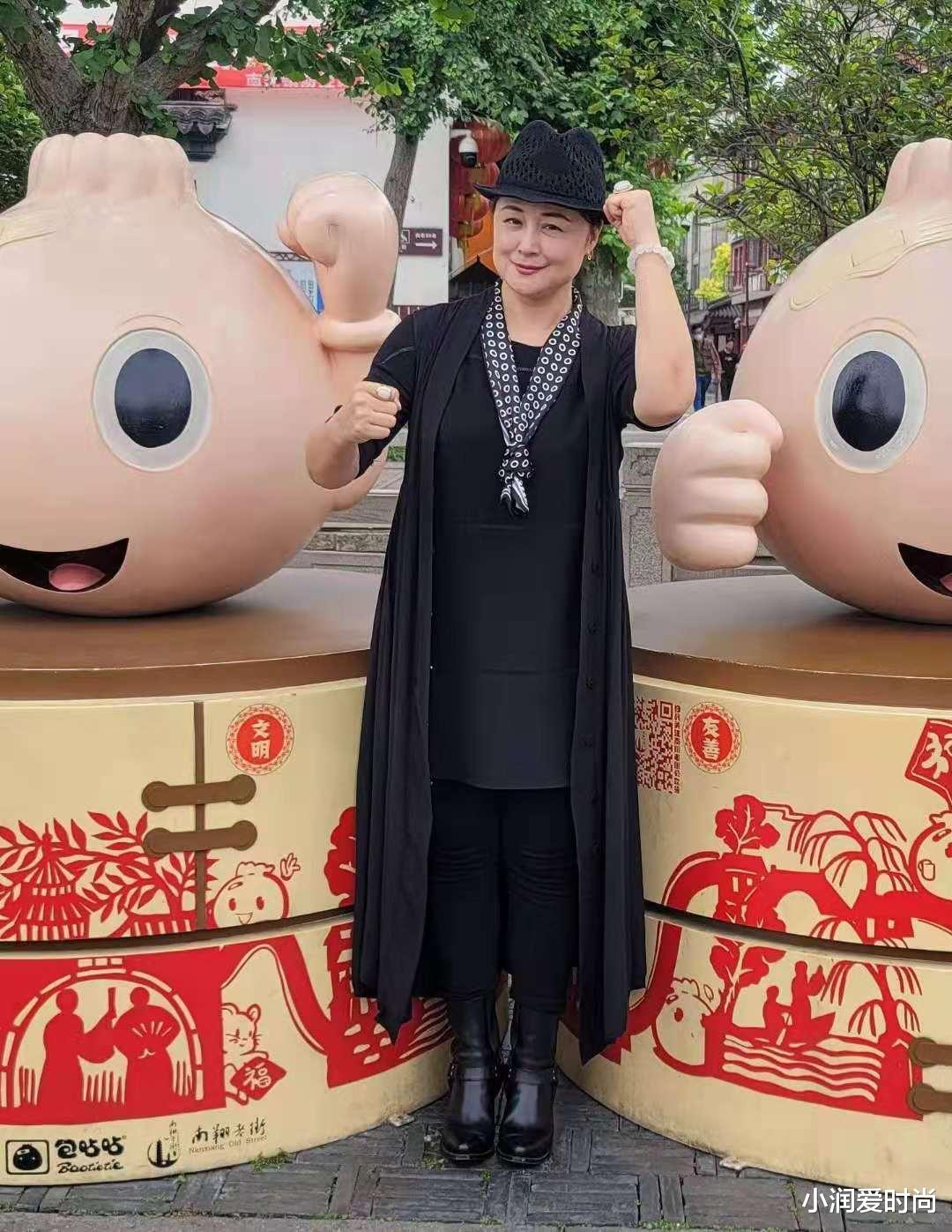 小润爱时尚|50岁于月仙因车祸去世!回顾她生前初秋穿搭,每套都优雅接地气