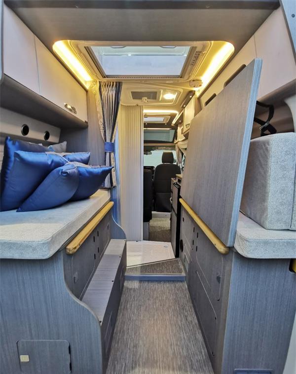 株洲|福特全顺B型车,瑞弗启界R500,模具化的内饰做工不一样