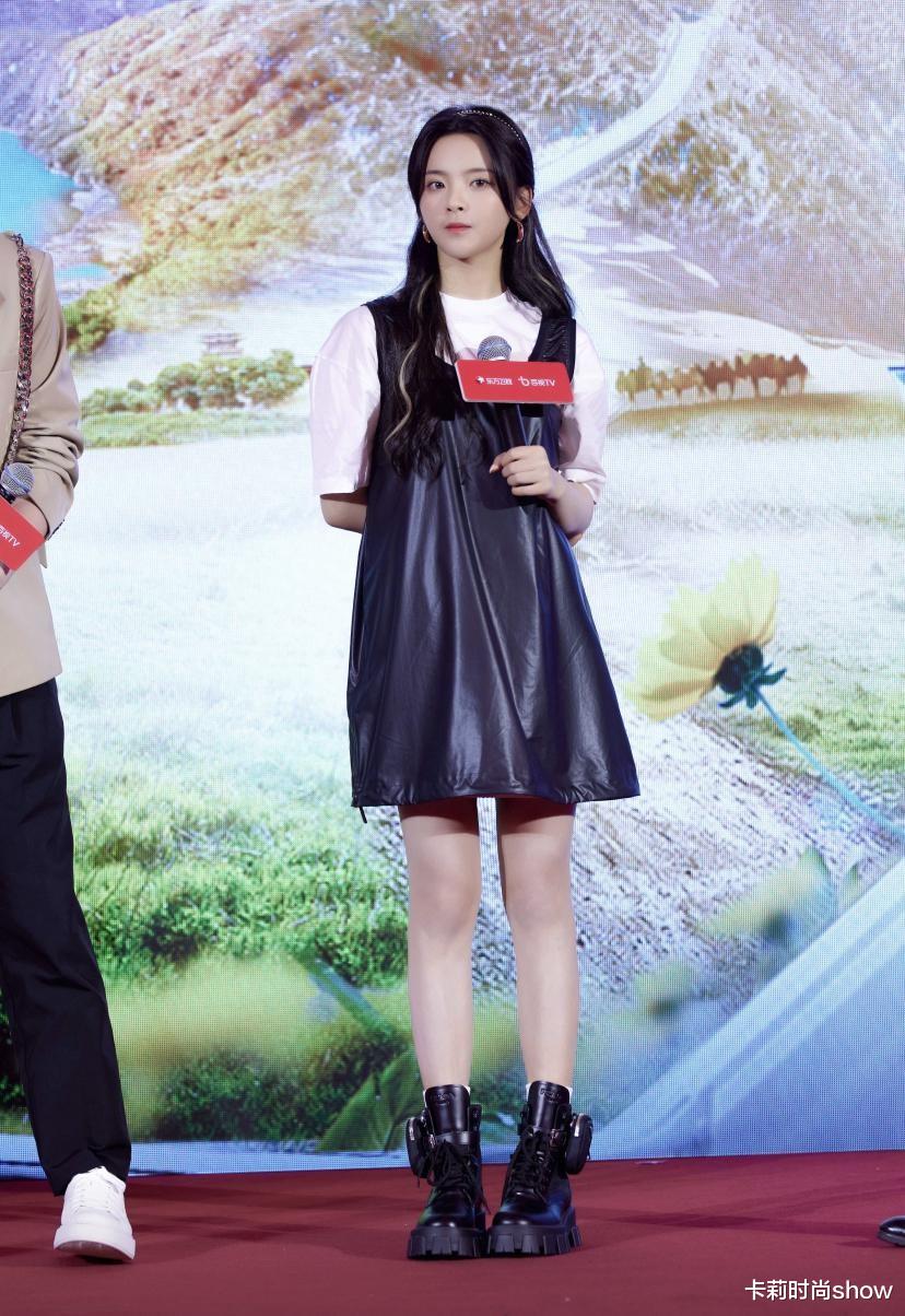 卡莉时尚show|杨超越太适合穿泡泡袖了，仙气中带着甜美，像误入凡尘的仙女