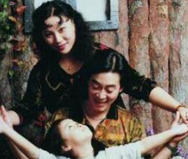 六小龄童|六小龄童女儿至今未嫁,照片曝光后,网友惊呼:这谁敢娶啊?