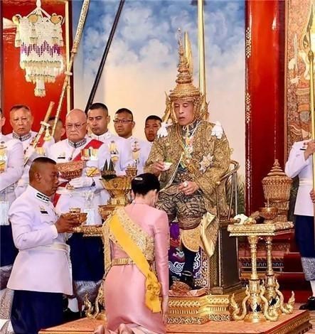 泰國王妃突然被廢，新冊封不到3個月，就被剝奪所有封號和軍銜-圖6