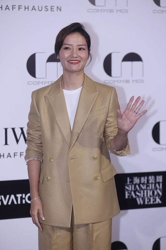 BiuVogue 朱婷穿上了西装，网友：“太像模特了”，同框李娜对比更明显