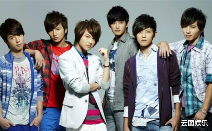 威廉|36岁男星求婚成功!跪地送钻戒太浪漫,CEO女友穿婚纱感动大哭