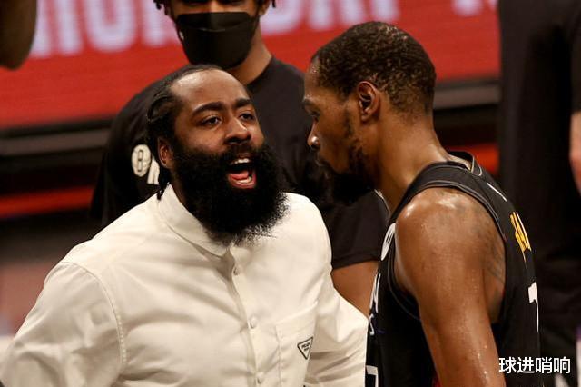 凯里·欧文|雄鹿扳平比分!字母哥垫脚惹争议,欧文伤情出炉,老詹公开爆粗口