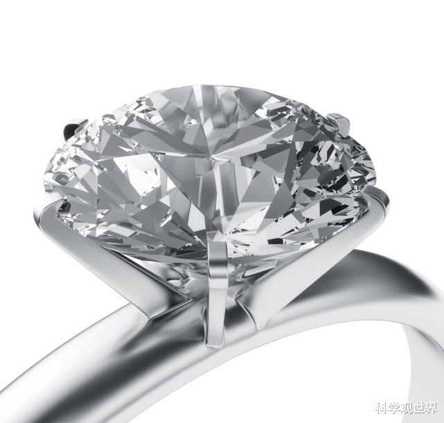 钻石 钻石的主要成分是碳，那么利用打火机能把钻石点燃吗？