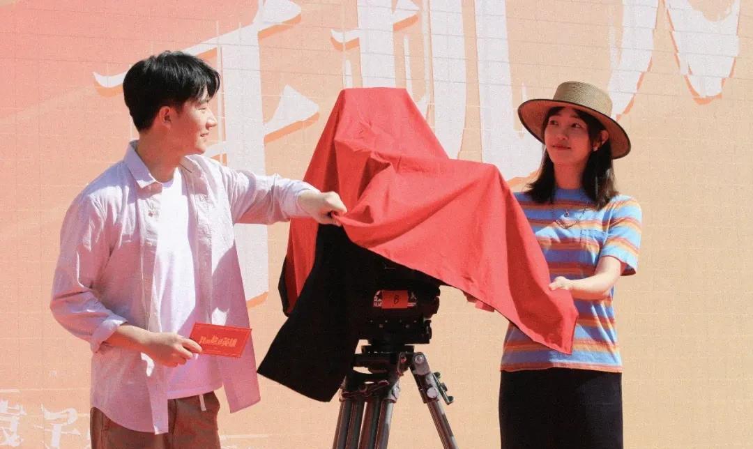 白百何|组图：演员白百何时尚杂志封面大片，自然灵动表现力十足