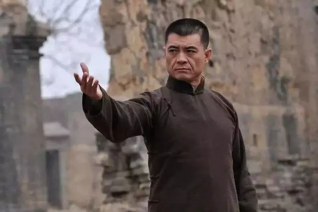 演艺圈|抗日神剧凉了，曾经的“五剑客”已无戏可拍，演艺圈容不下他们了