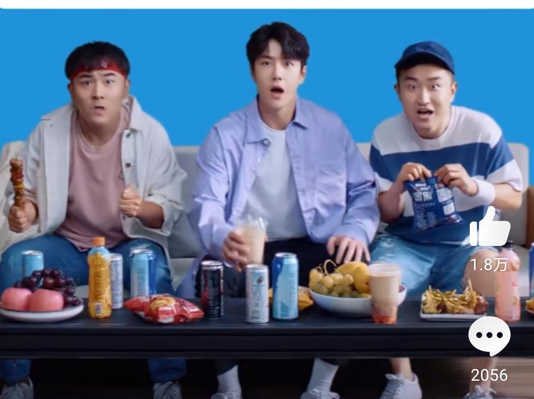 王一博|王一博饿了吗大片，拿着东西，特别像提着大包小包上门的男朋友