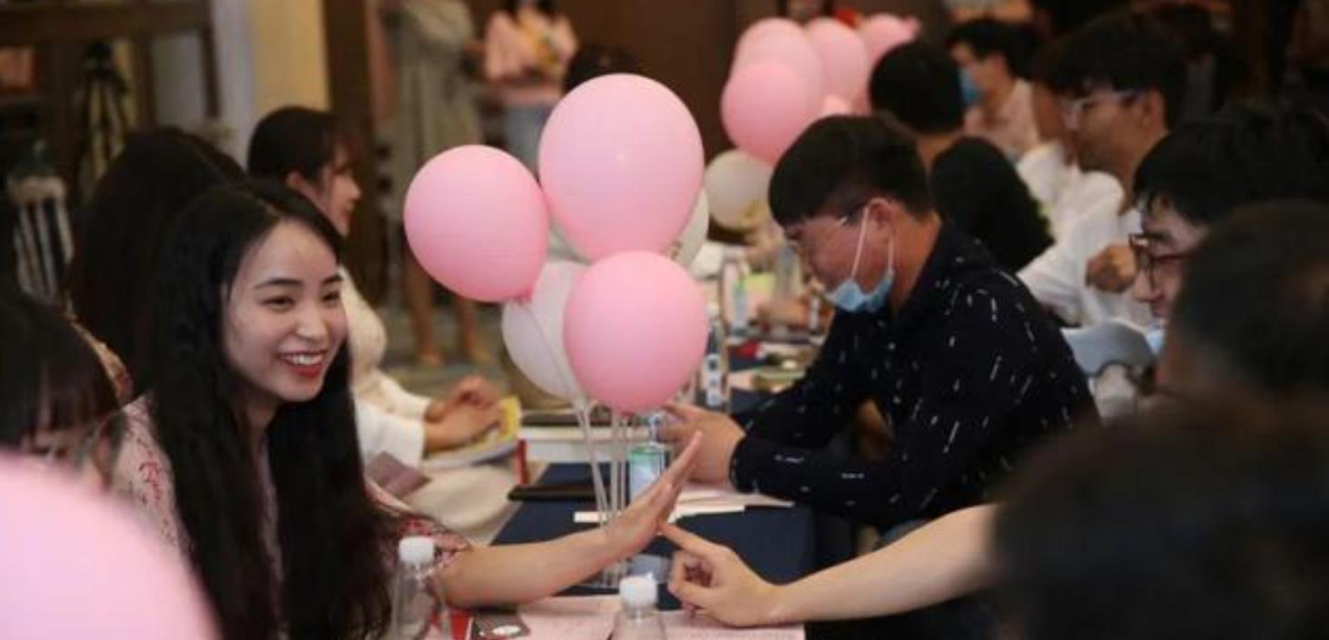 软件|表面交友,实则沦为“约会”神器?这一“灰色产业”还明码标价