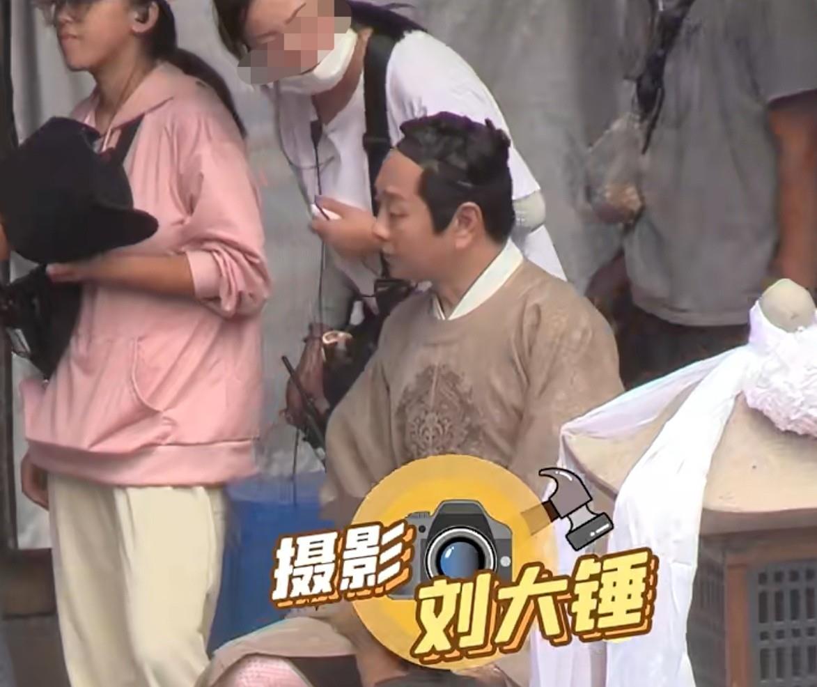 张绍刚|50岁张绍刚转型拍戏，中场休息被3位助理服侍，与曾黎搭档引期待