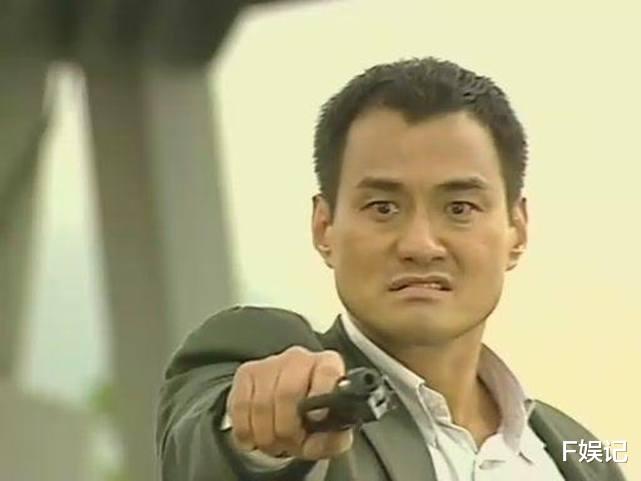 王文也|TVB绿叶王陪儿子锻炼让其再入行 不小心扭脚儿子马上帮手按摩