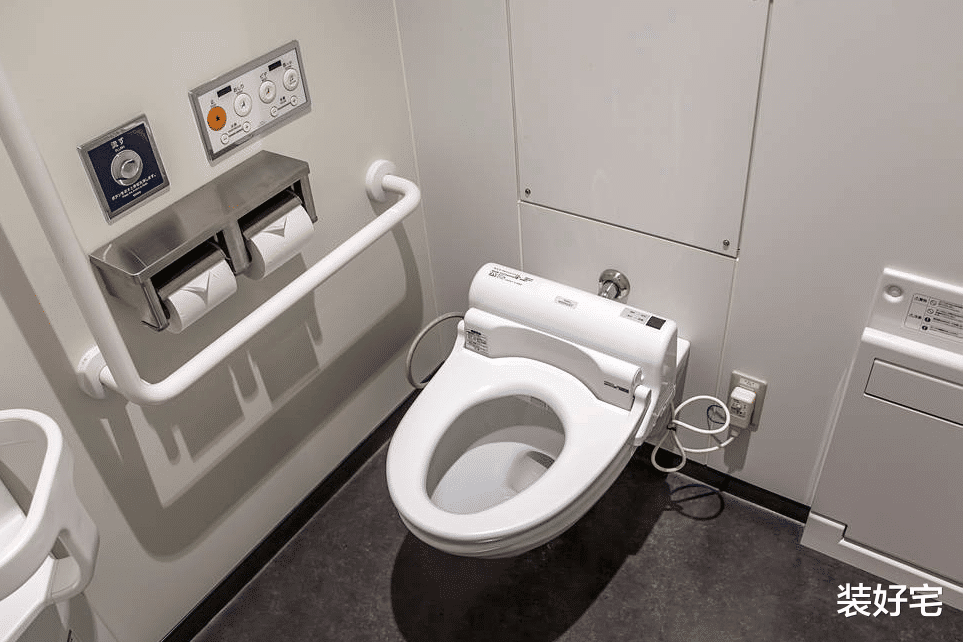 飘香藤|日本卫生间只有一米宽，却不显杂乱，这些小心机，让人不得不服