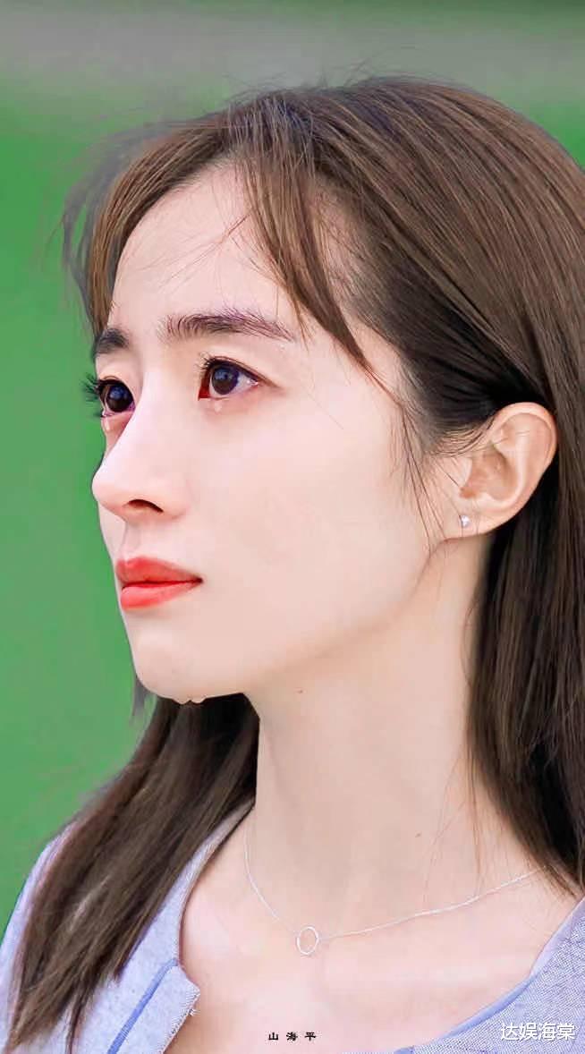 胡冰卿|胡一天两部戏女主，李一桐频上热搜胡冰卿演技被吐槽，差距在哪？