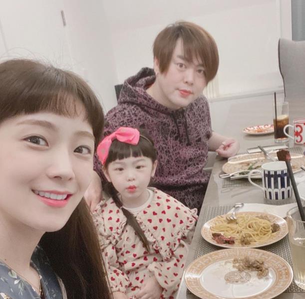 情侣|真爱无关年龄！10对相差10岁以上的韩星情侣，IU、秀智都爱大叔！