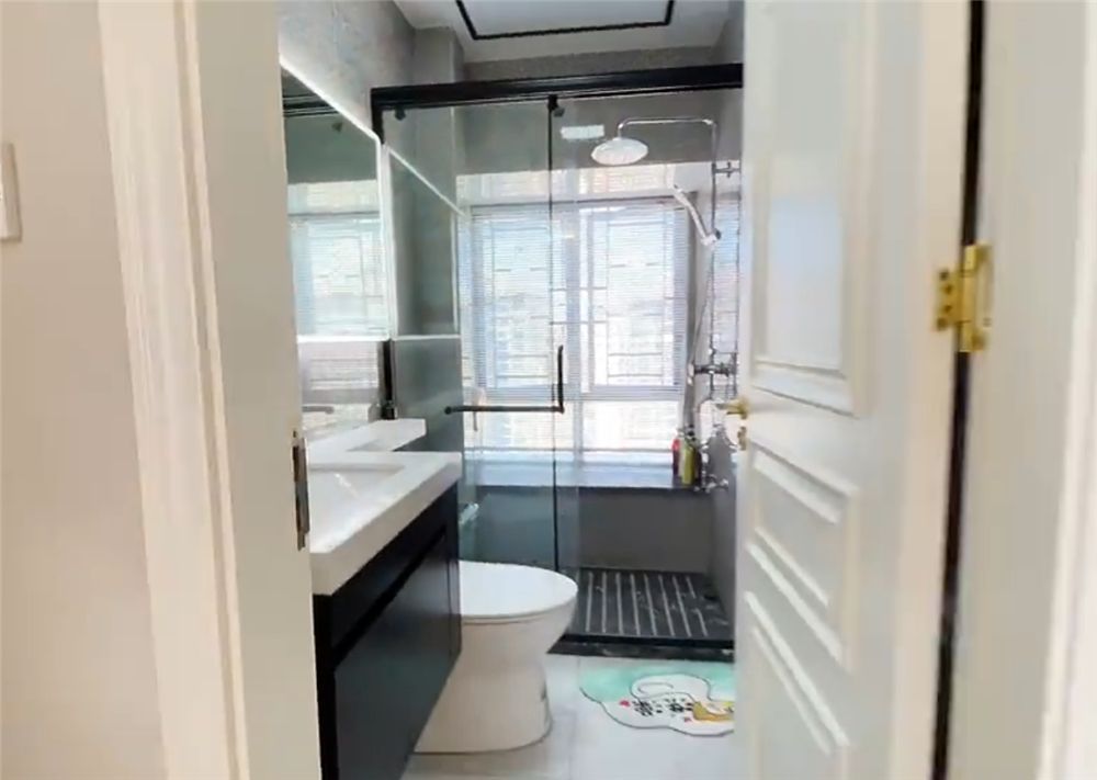 一家六口的405㎡顶层大宅:巧妙利用阁楼,装修出9室4厅5卫